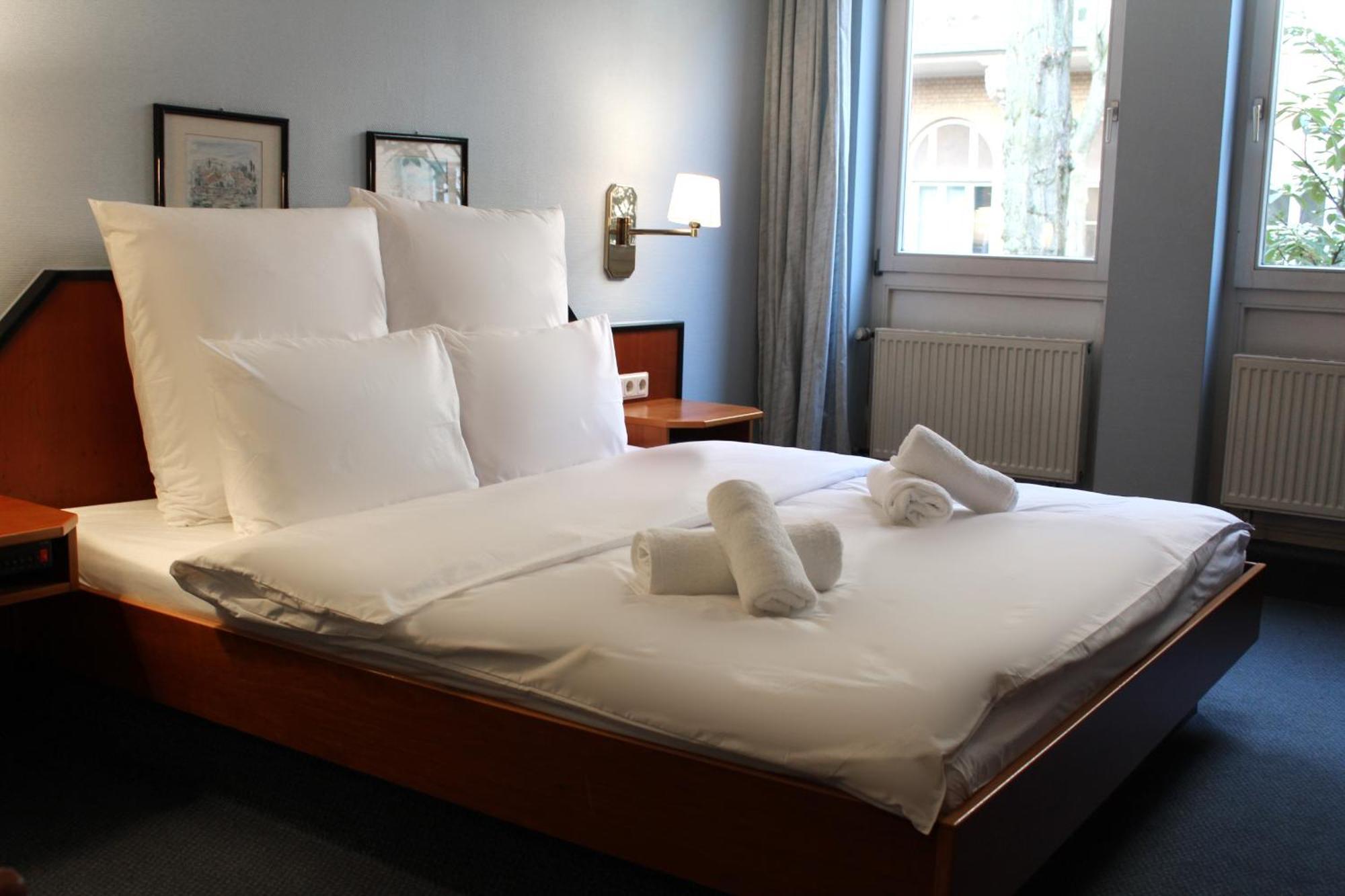 Hotel Mozart Бонн Экстерьер фото